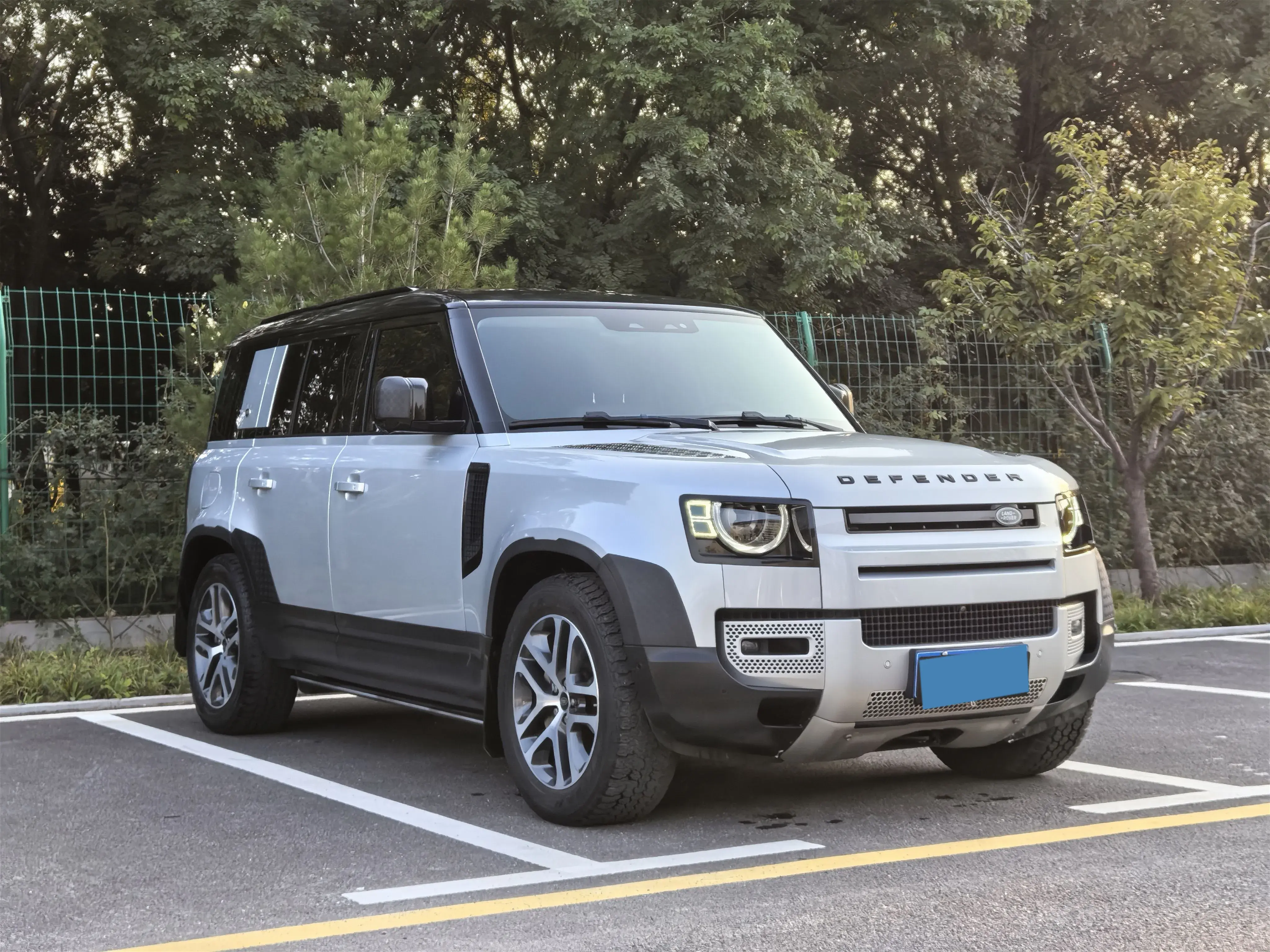 2021 LAND ROVER thumbnail 3