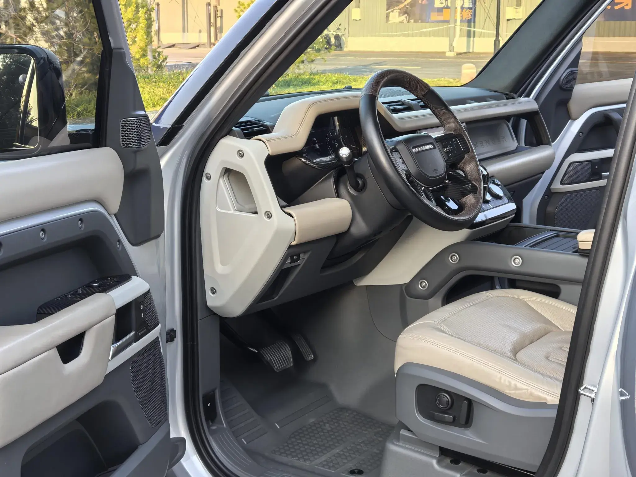 2021 LAND ROVER thumbnail 4