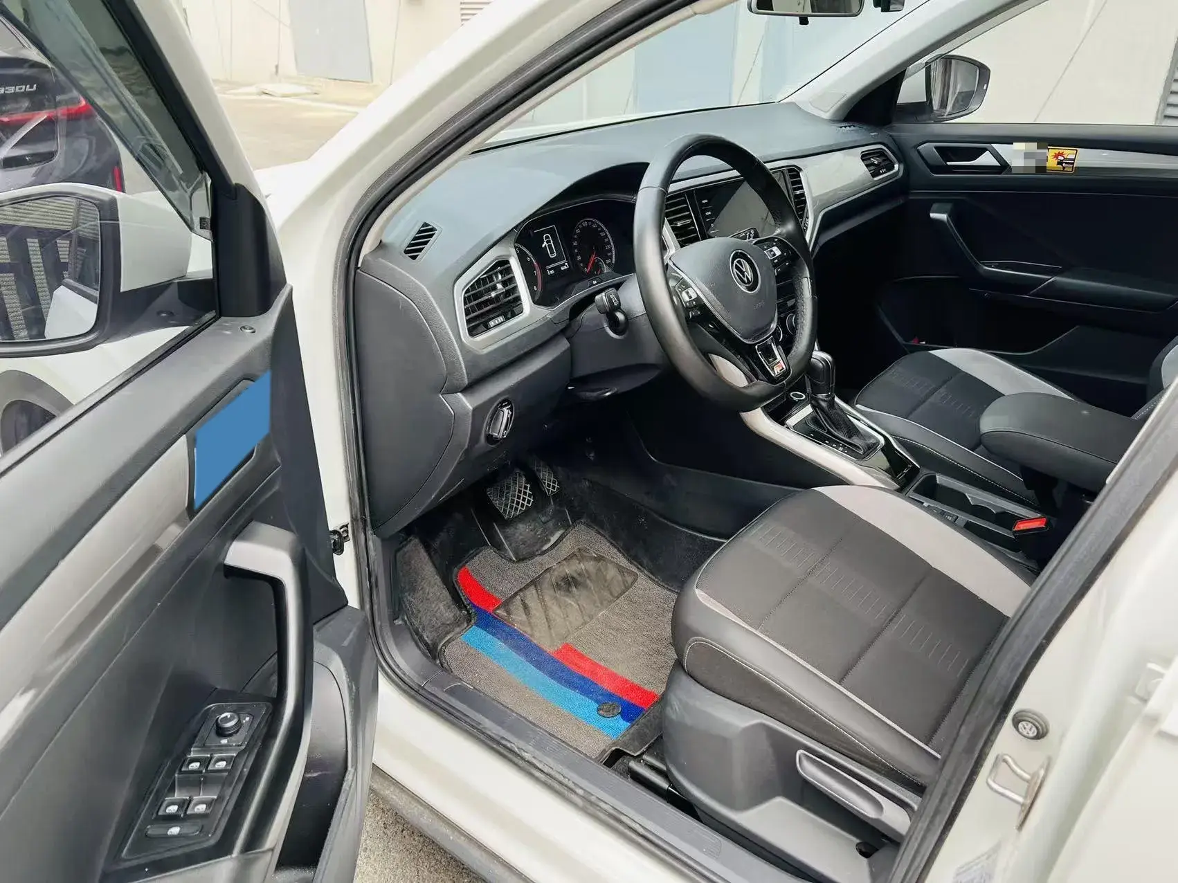 2021 VOLKSWAGEN T-ROC thumbnail 2