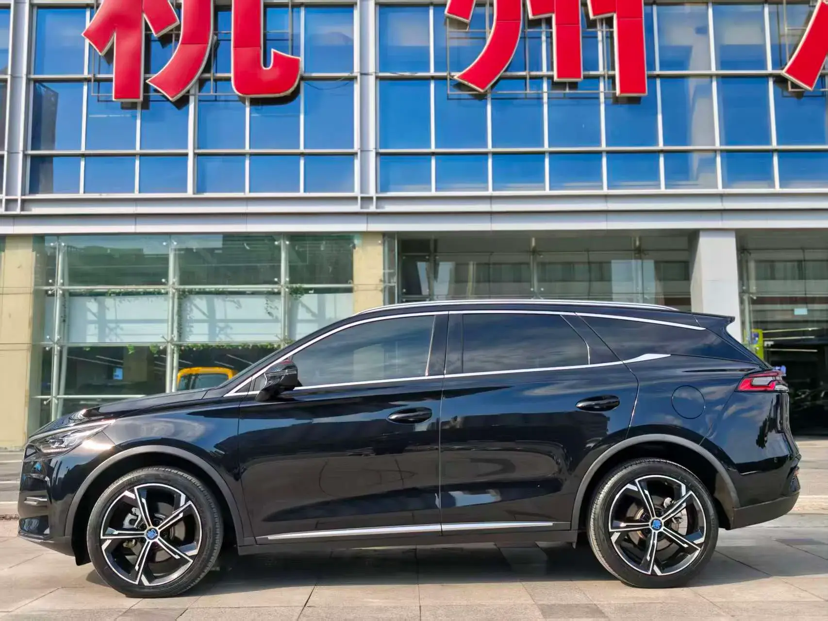 2021 BYD TANG thumbnail 3