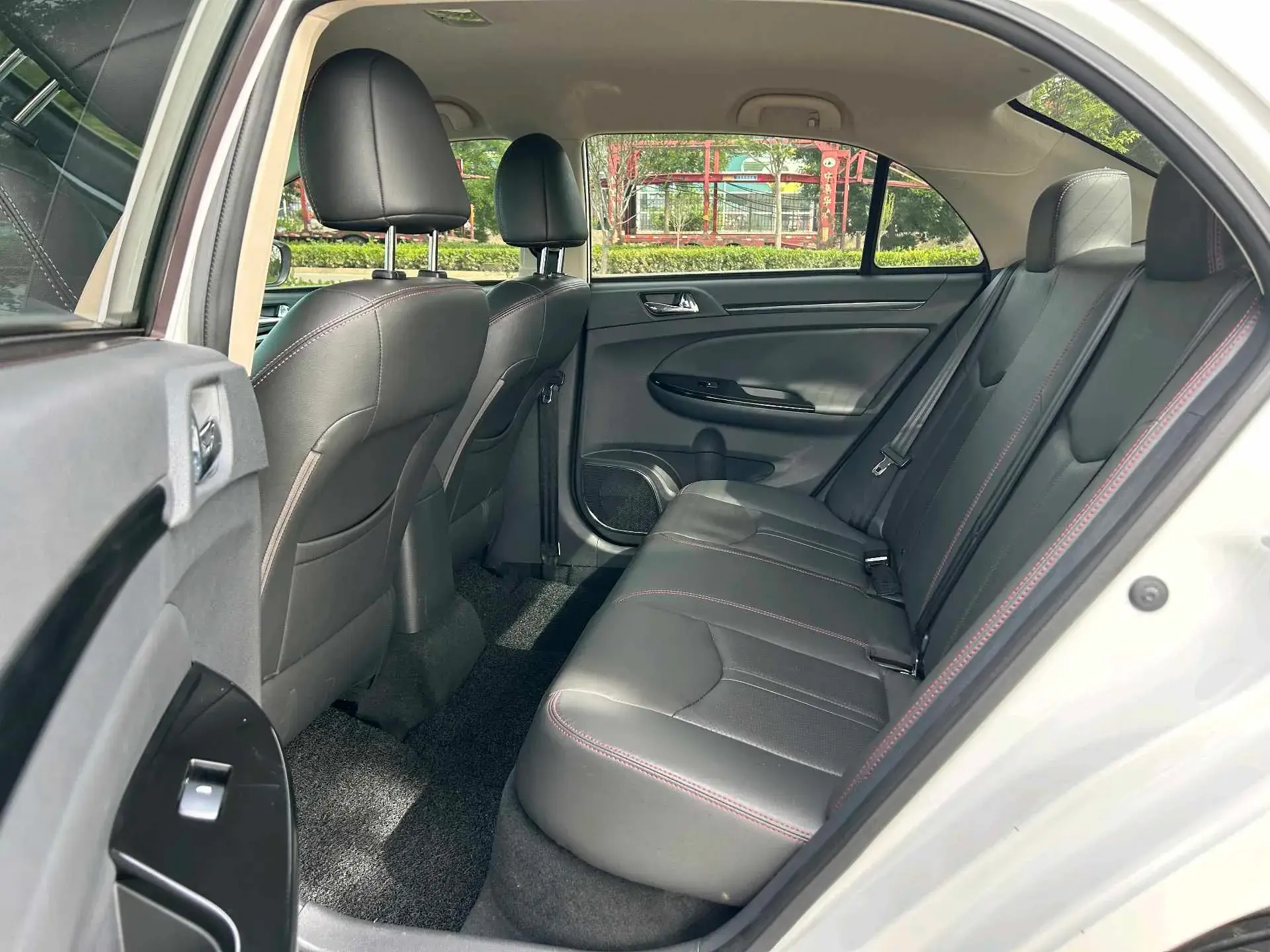 2018 BYD E5 thumbnail 3