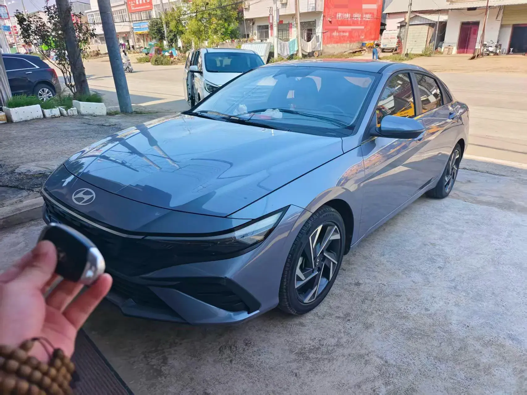 2023 HYUNDAI ELANTRA view 1