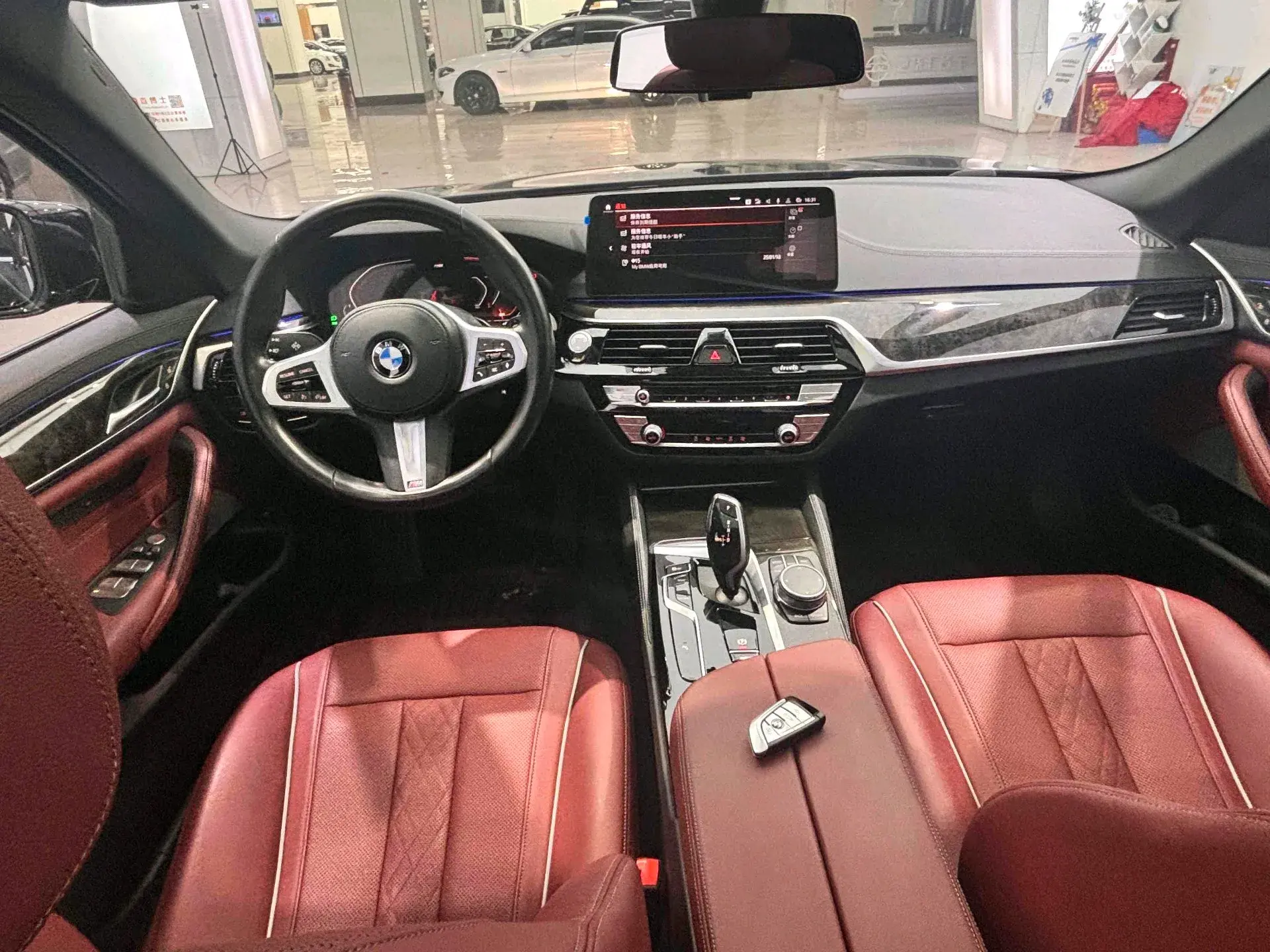 2021 BMW 5 thumbnail 4