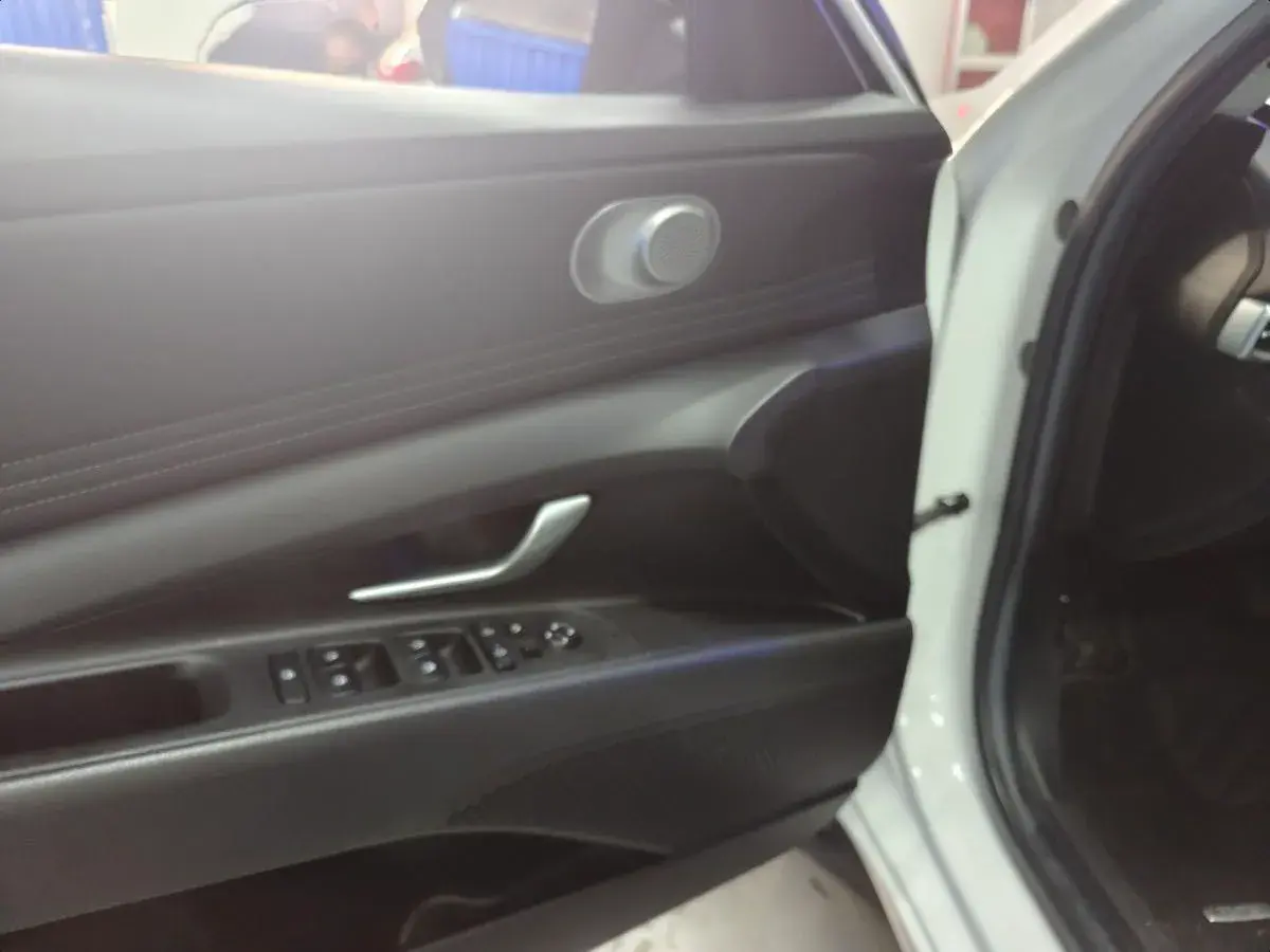 2021 HYUNDAI ELANTRA thumbnail 4