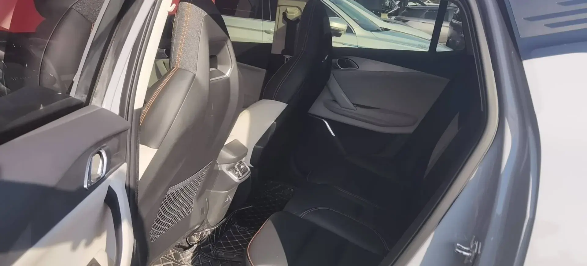 2022 LYNK&CO 06 thumbnail 4