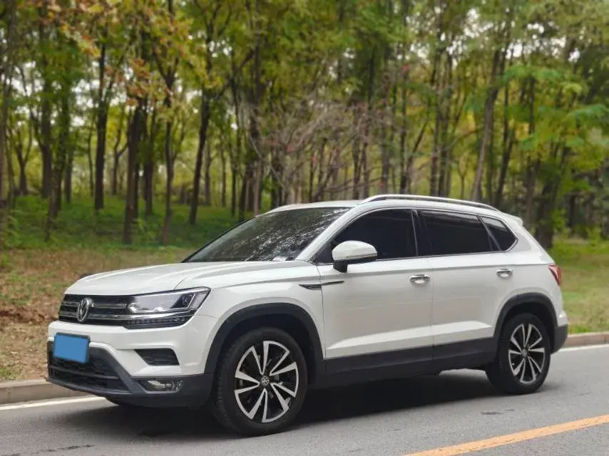 2019 VOLKSWAGEN THARU view 1