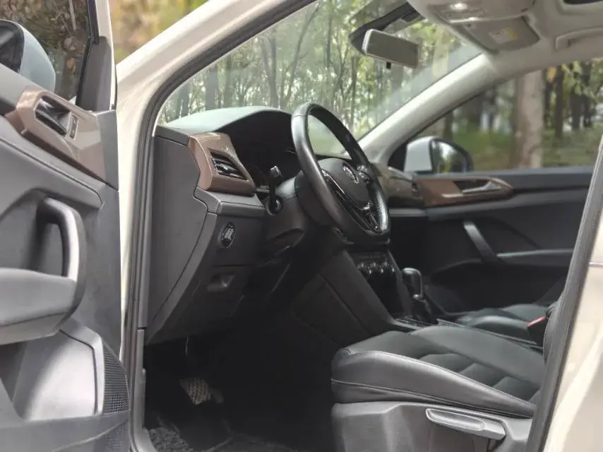 2019 VOLKSWAGEN THARU thumbnail 4