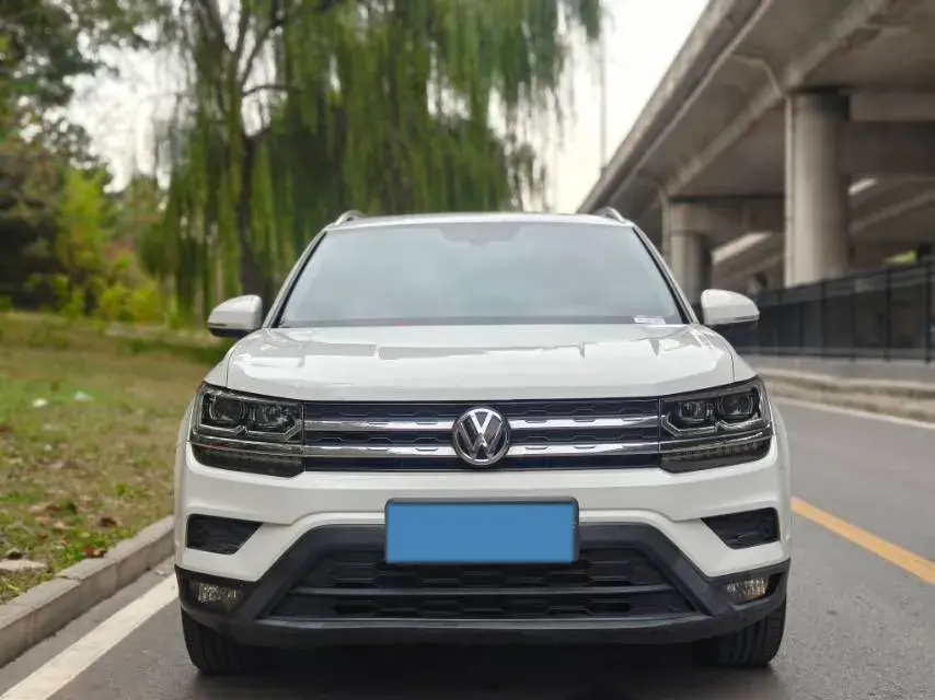 2019 VOLKSWAGEN THARU thumbnail 2