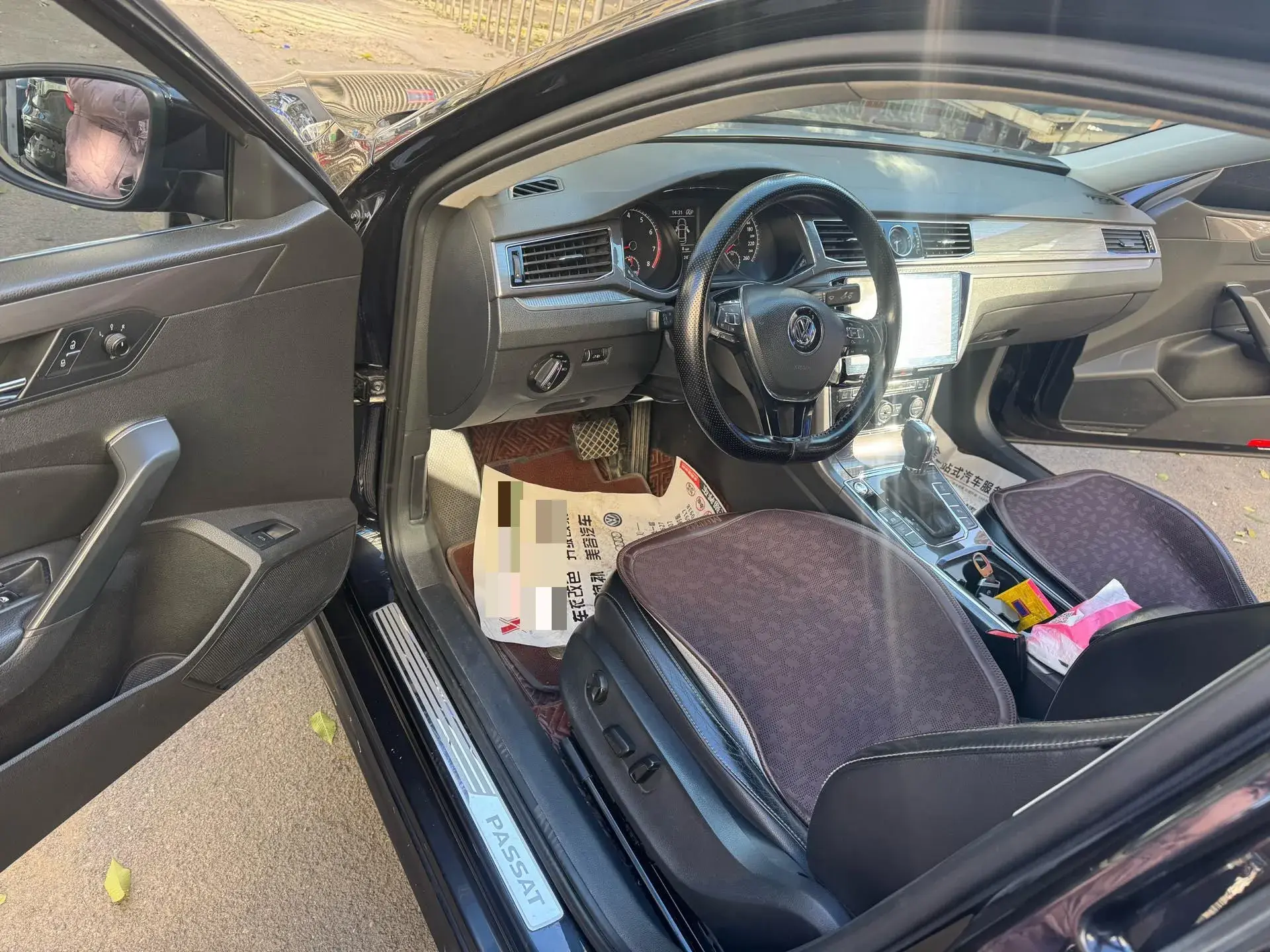 2017 VOLKSWAGEN PASSAT thumbnail 3