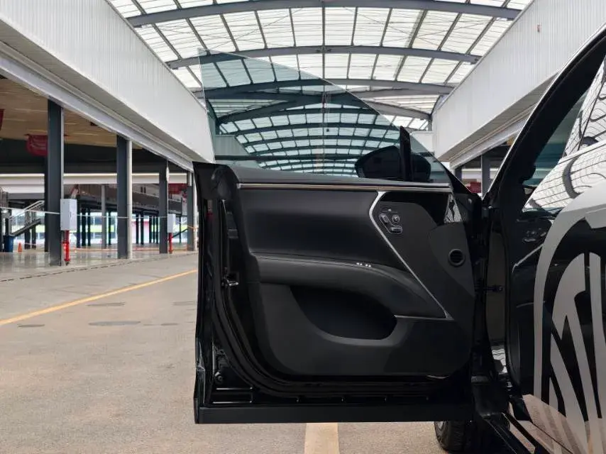 2023 AVATR 11 thumbnail 4