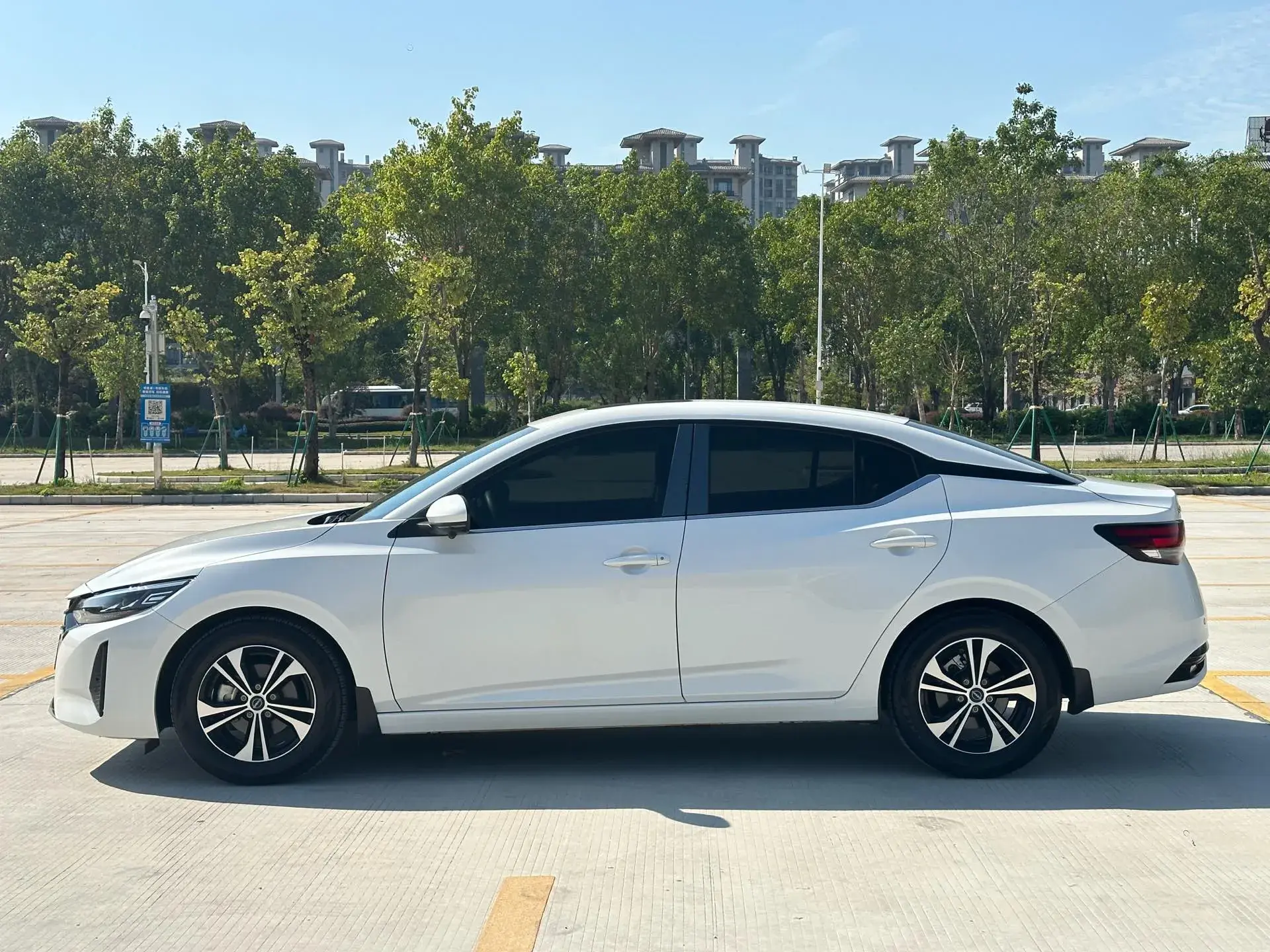 2023 NISSAN SYLPHY thumbnail 4