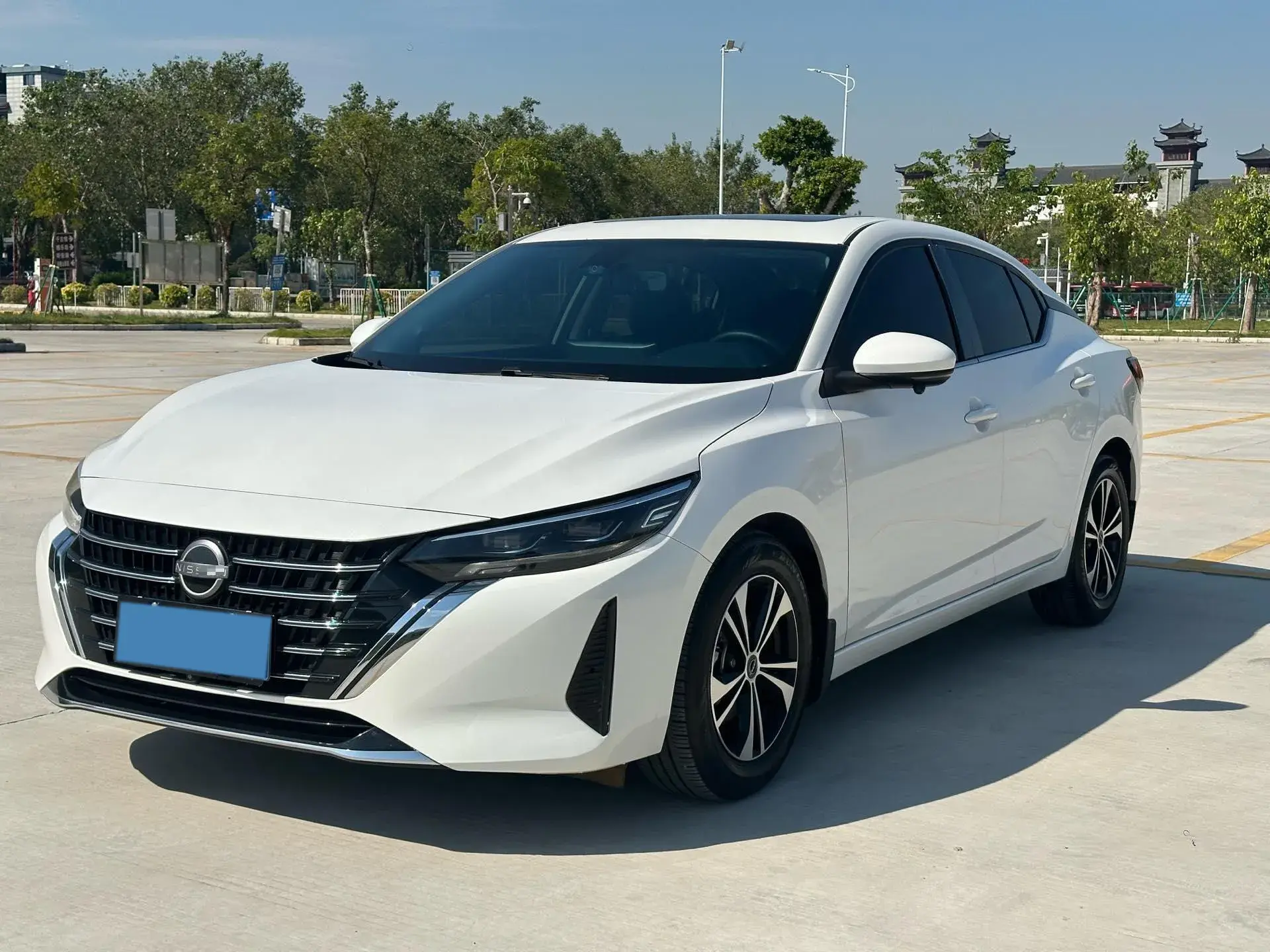 2023 NISSAN SYLPHY view 1