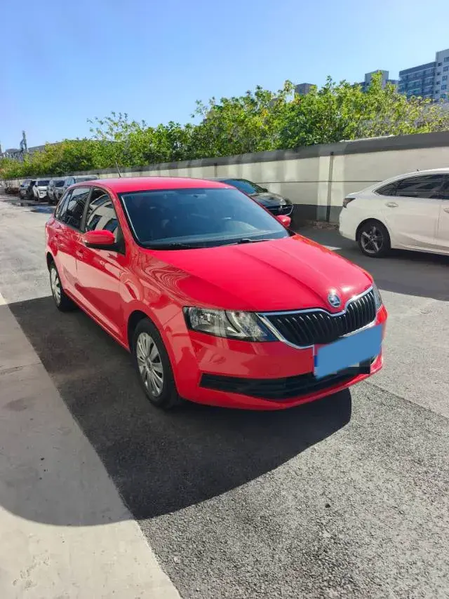 2018 SKODA RAPID thumbnail 4