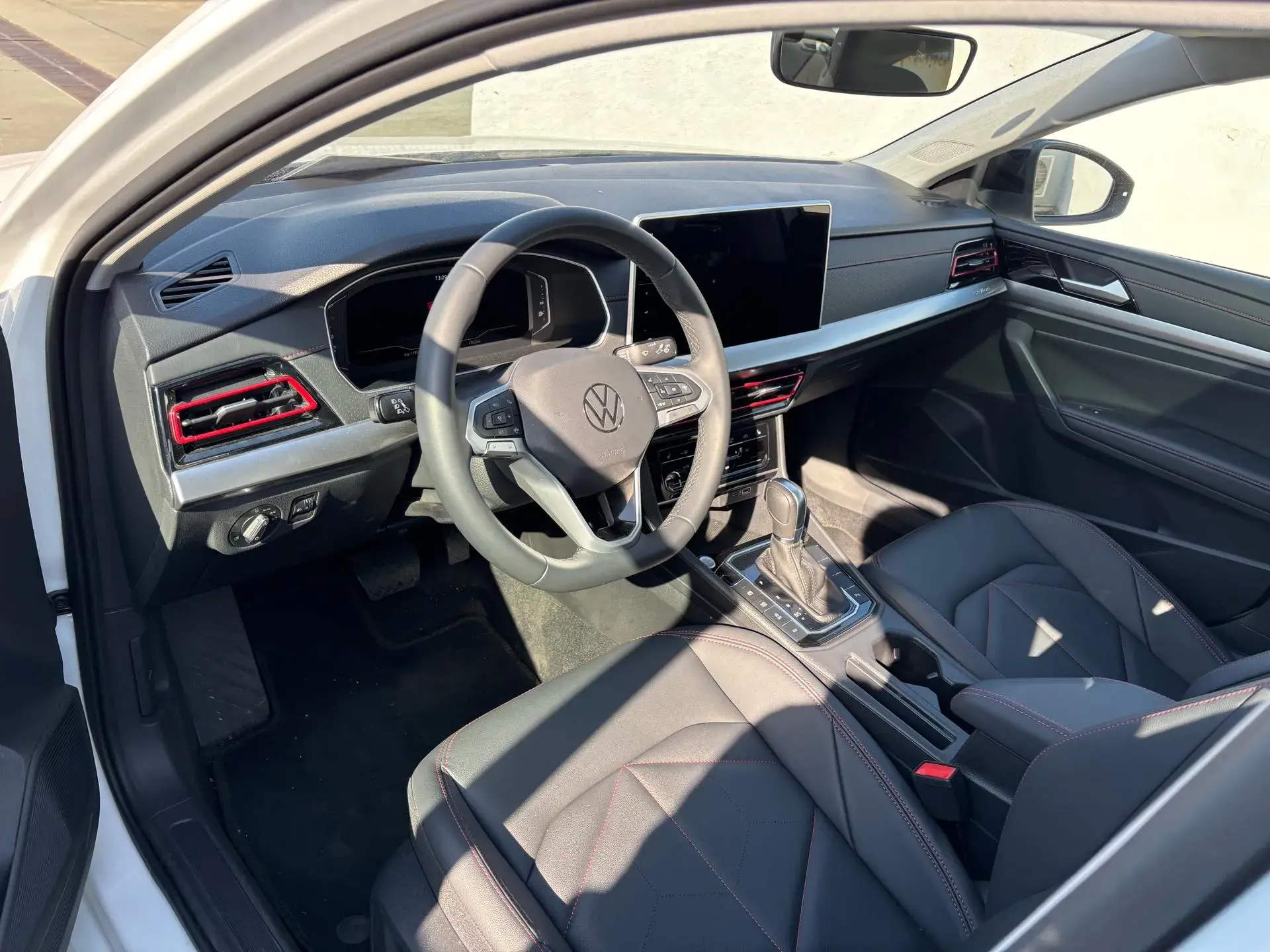 2024 VOLKSWAGEN LAVIDA thumbnail 4