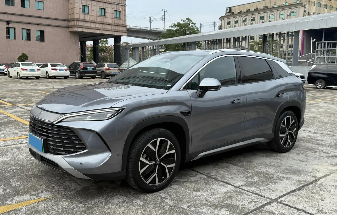 2025 BYD SongL DM-i 1.5L 101HP L4 E-CVT PHEV 26.6KWH