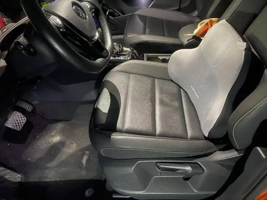 2019 VOLKSWAGEN T-ROC thumbnail 4