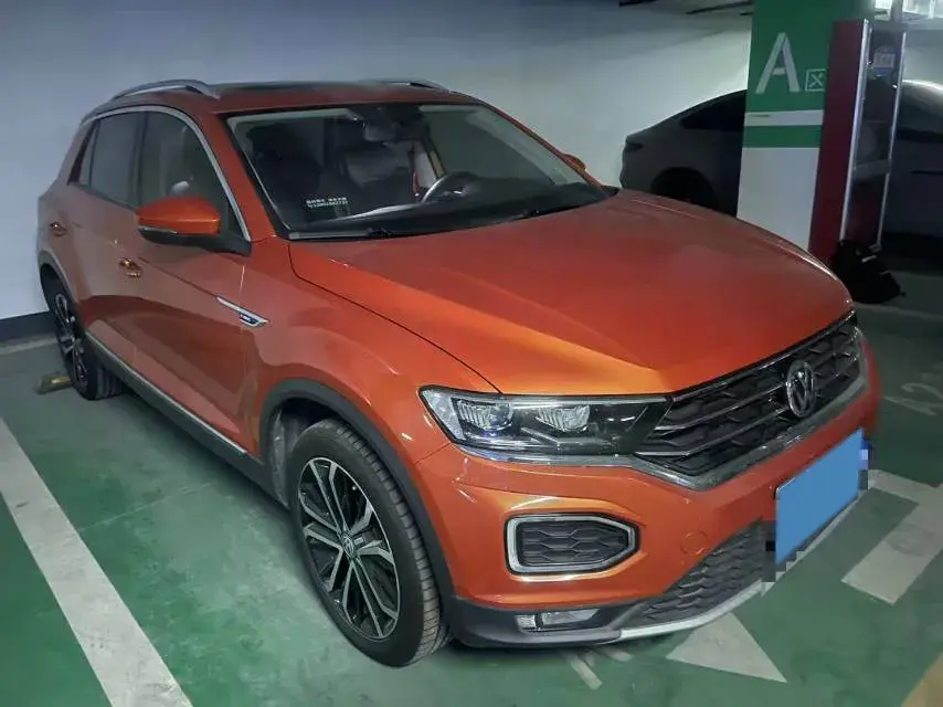 2019 VOLKSWAGEN T-ROC thumbnail 3