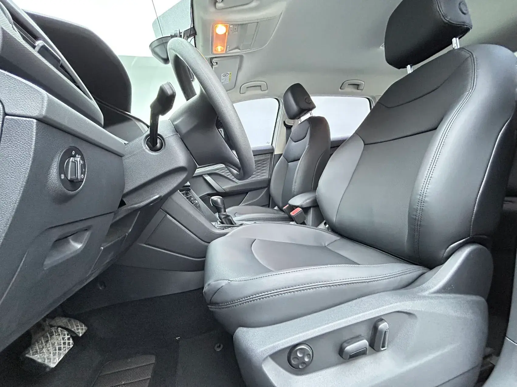 2022 VOLKSWAGEN THARU thumbnail 3