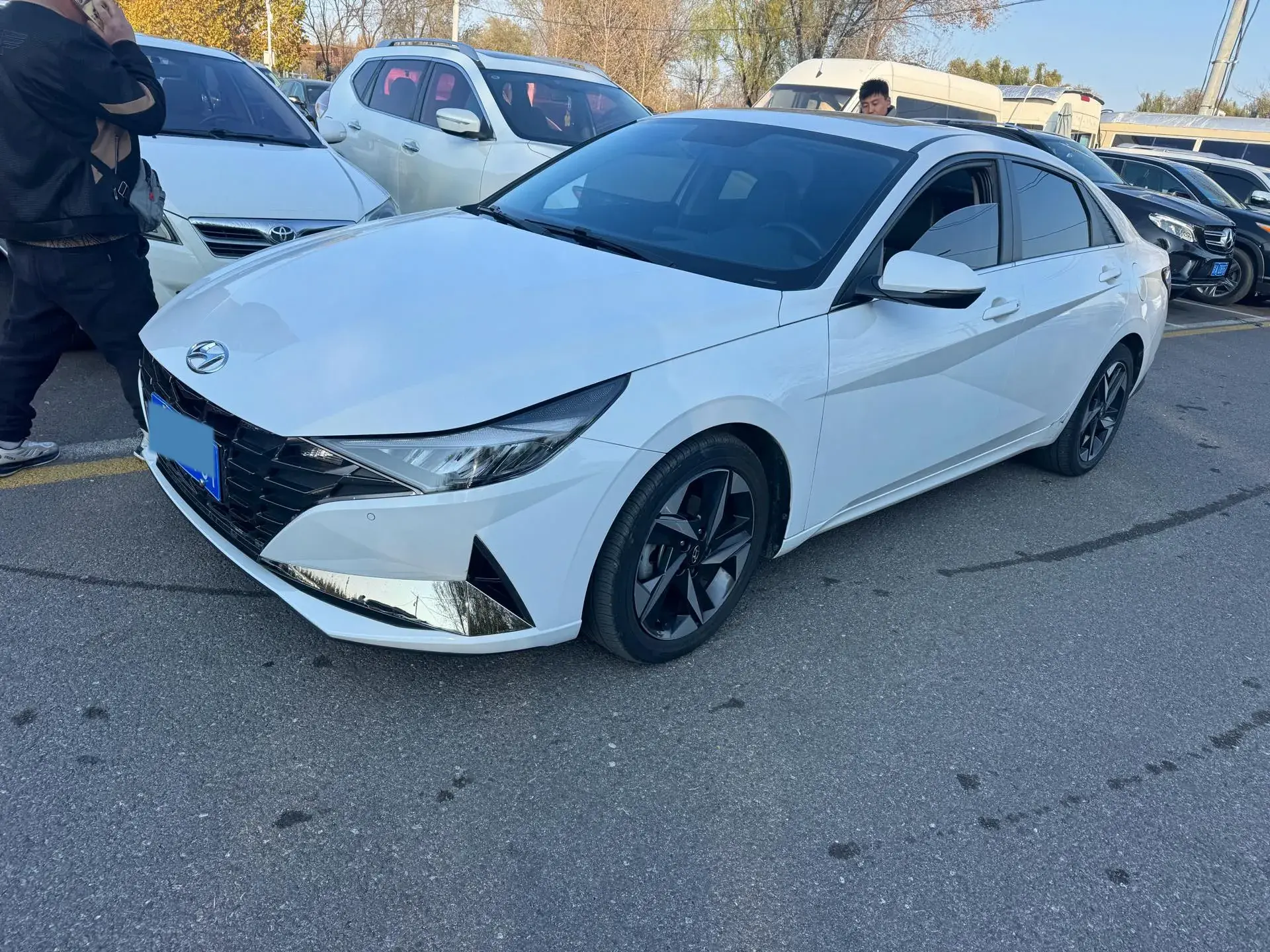 2022 HYUNDAI ELANTRA view 1