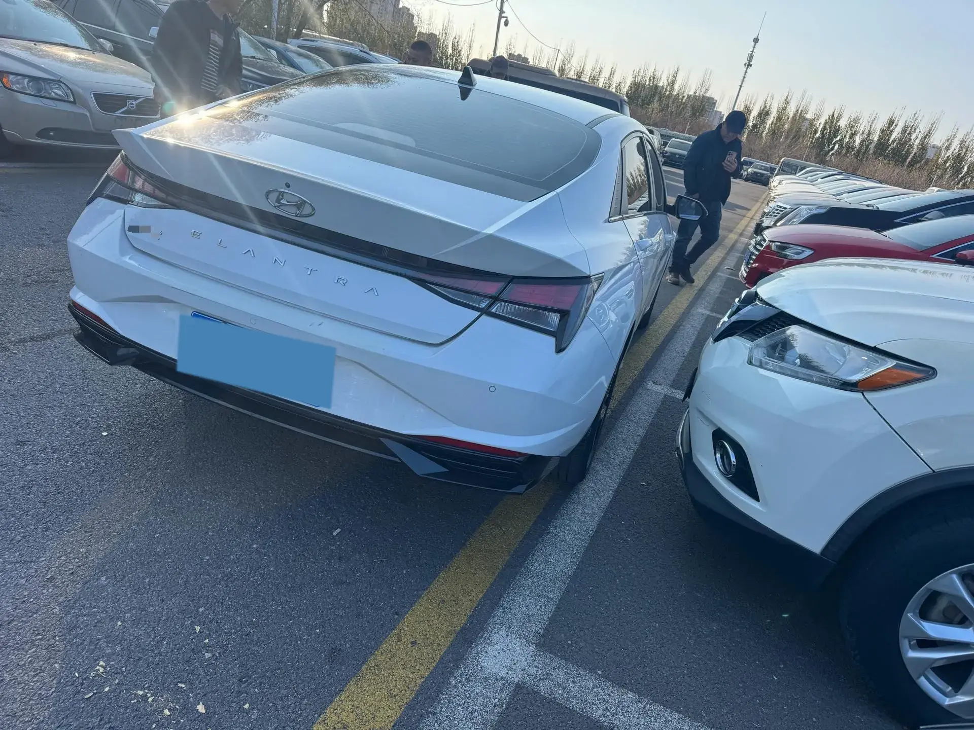 2022 HYUNDAI ELANTRA thumbnail 4