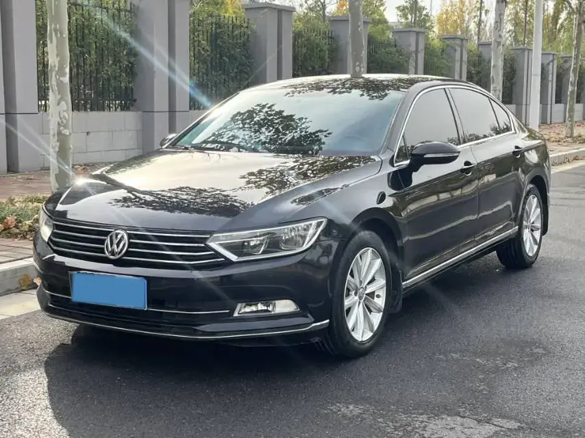 2018 VOLKSWAGEN MAGOTAN view 1