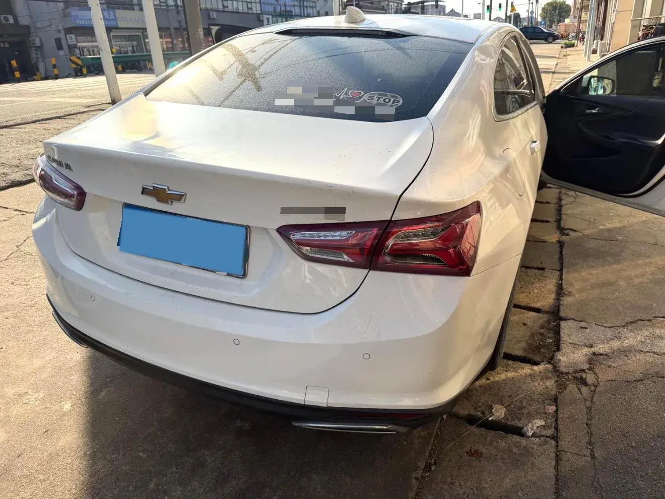 2020 CHEVROLET MALIBU thumbnail 2