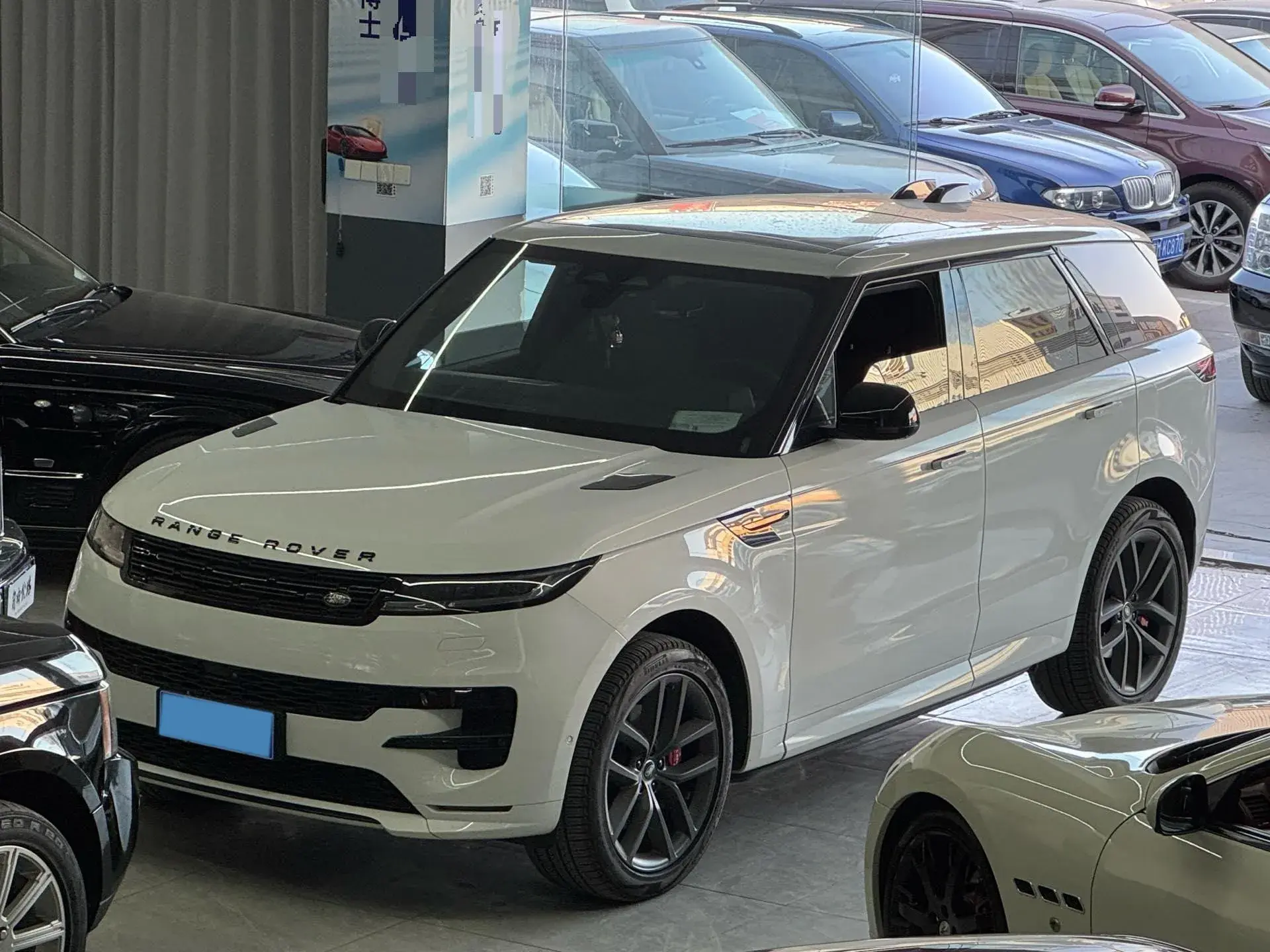 2024 LAND ROVER view 1