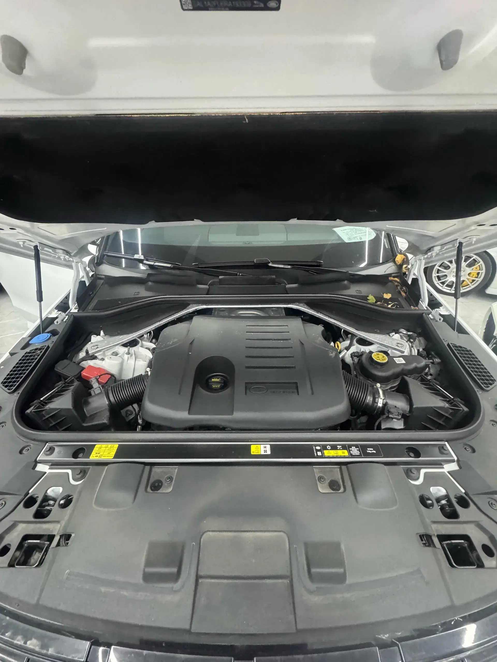 2024 LAND ROVER thumbnail 4