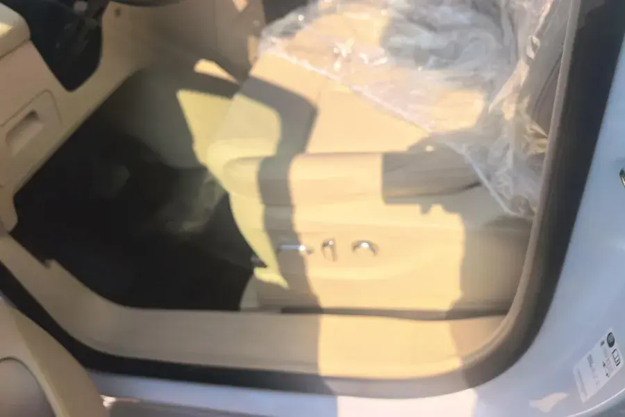 2025 BUICK GL8 thumbnail 4