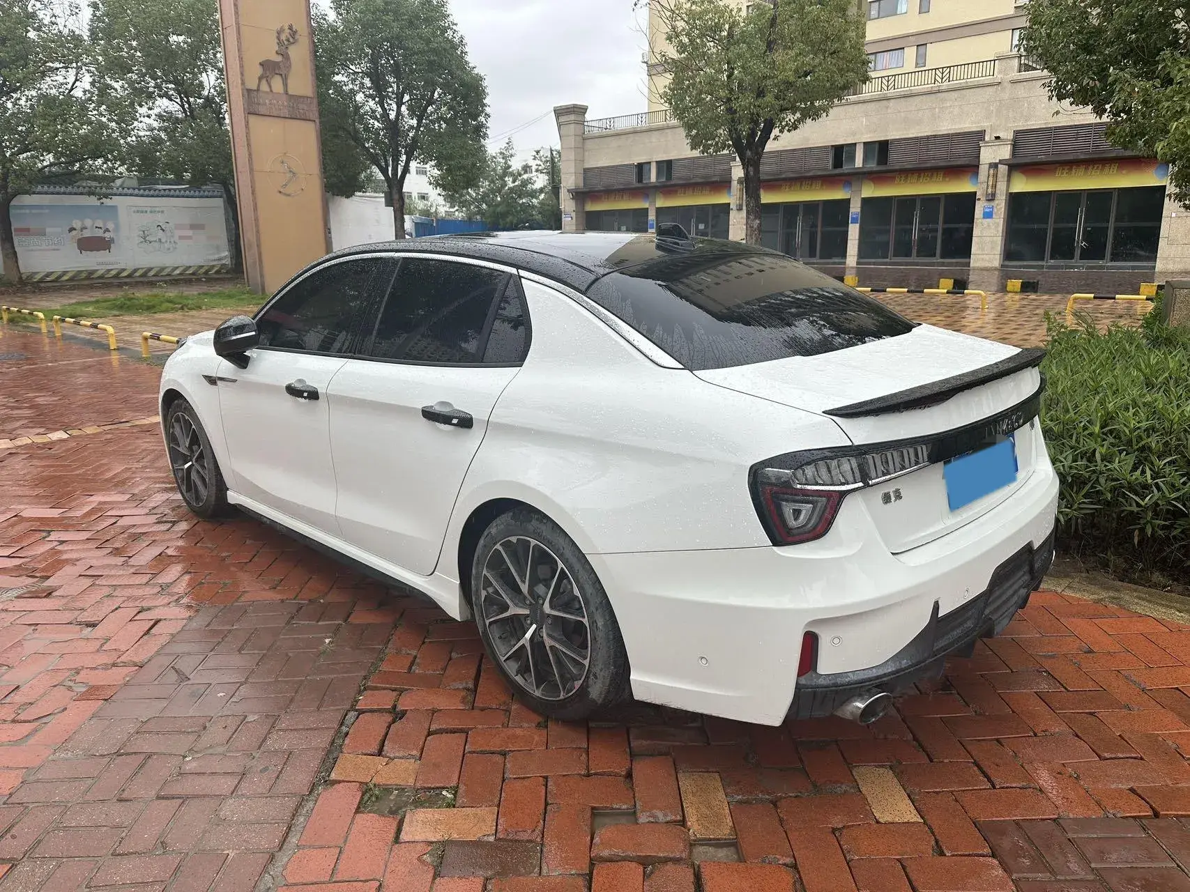 2019 LYNK&CO 03 thumbnail 3