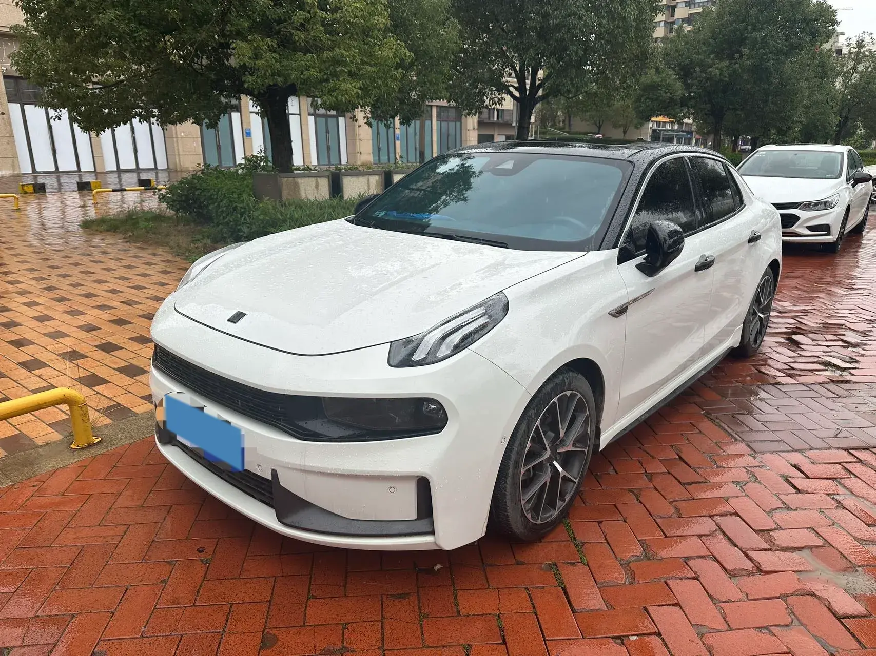 2019 LYNK&CO 03 view 1