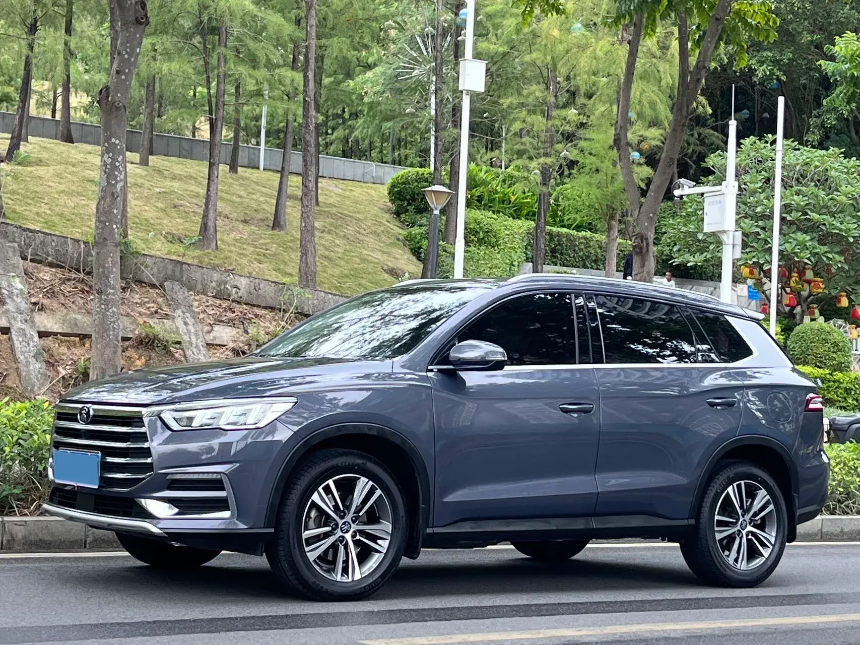 2019 BYD SONG view 1