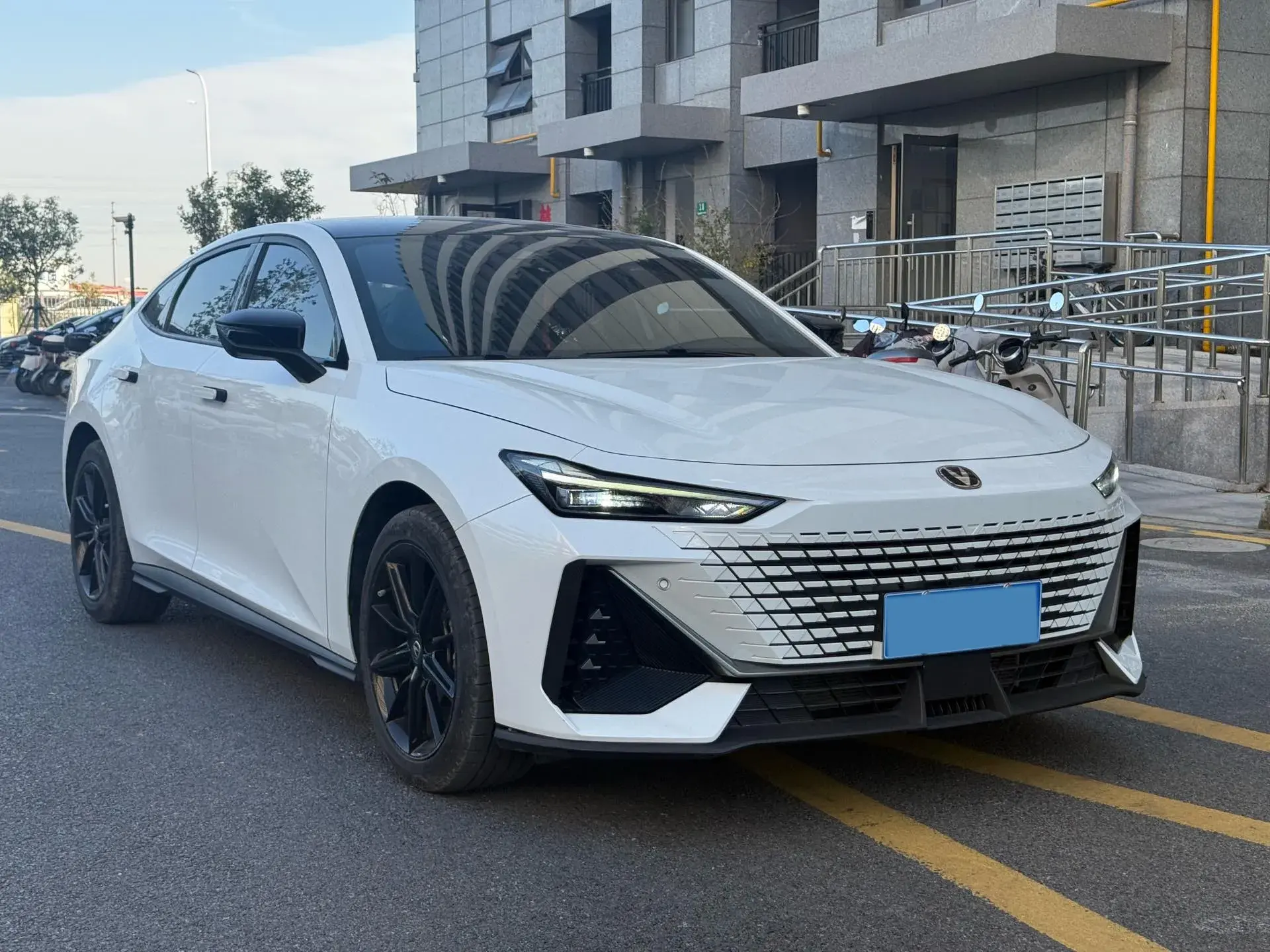 2023 CHANGAN UNI-V thumbnail 3