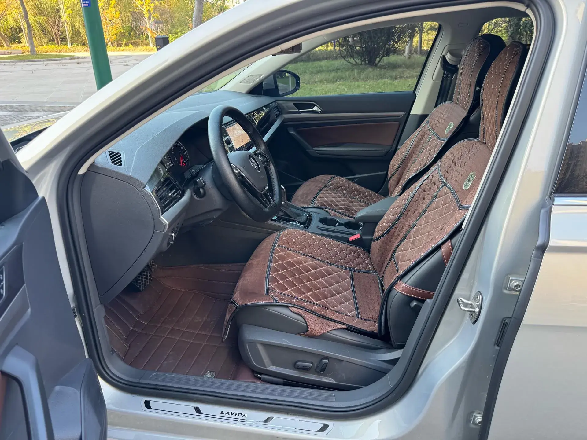 2018 VOLKSWAGEN LAVIDA thumbnail 3