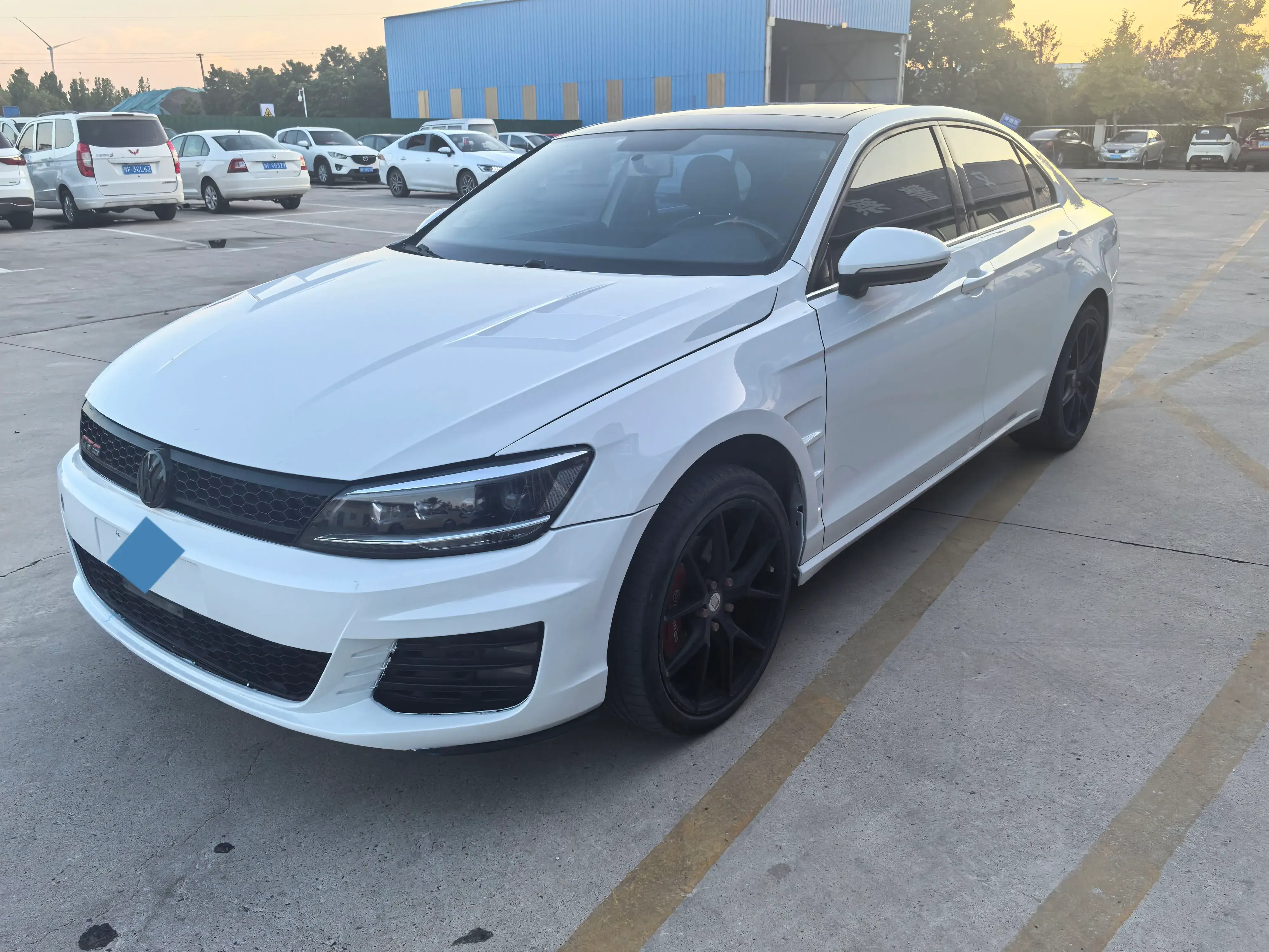 2018 VOLKSWAGEN LAMANDO view 1