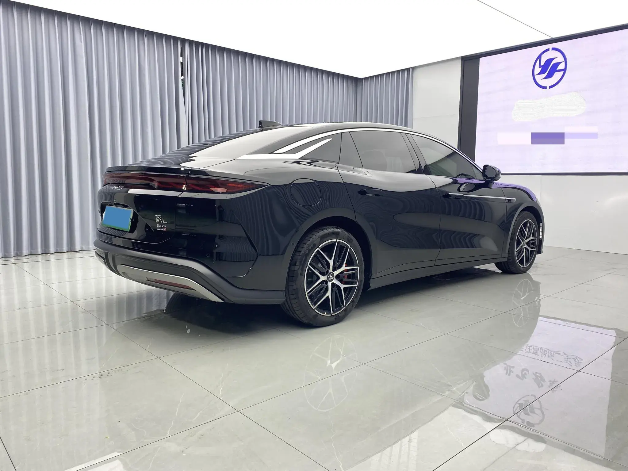 2025 BYD HANL thumbnail 4