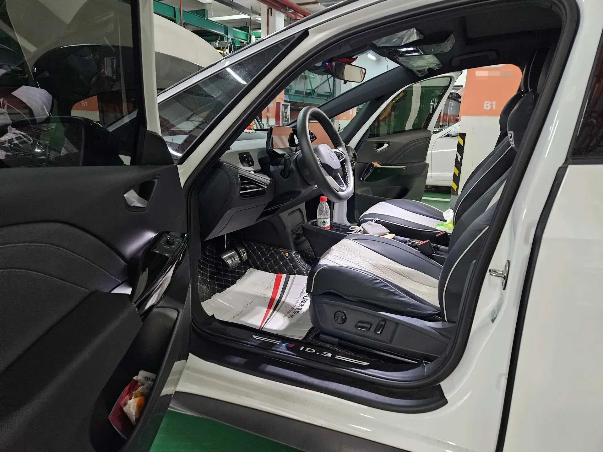 2024 VOLKSWAGEN ID.3 thumbnail 2