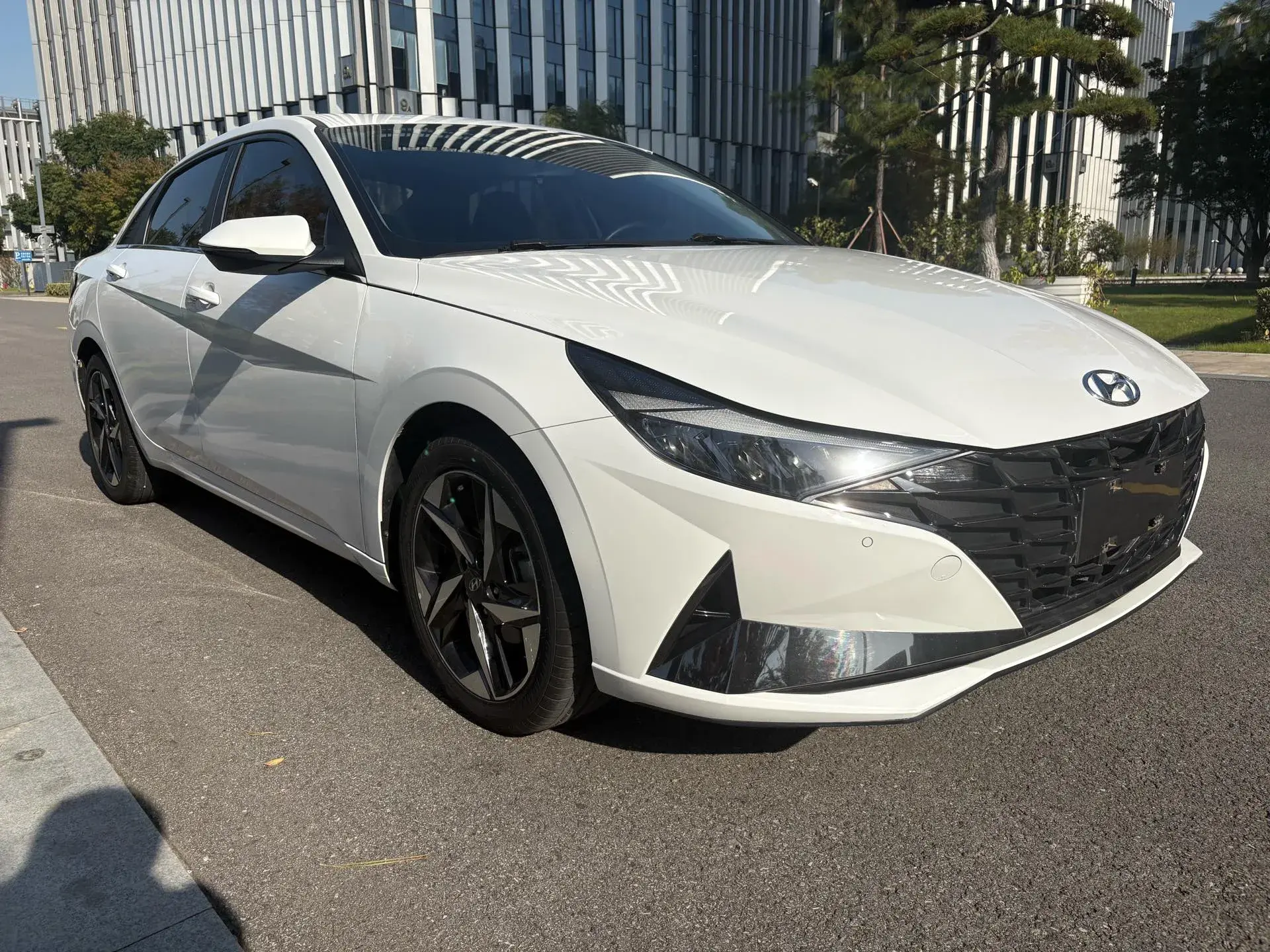 2021 HYUNDAI ELANTRA thumbnail 3