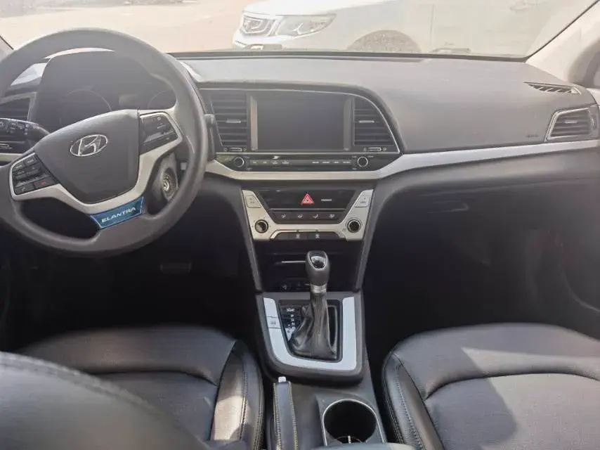 2016 HYUNDAI ELANTRA thumbnail 3