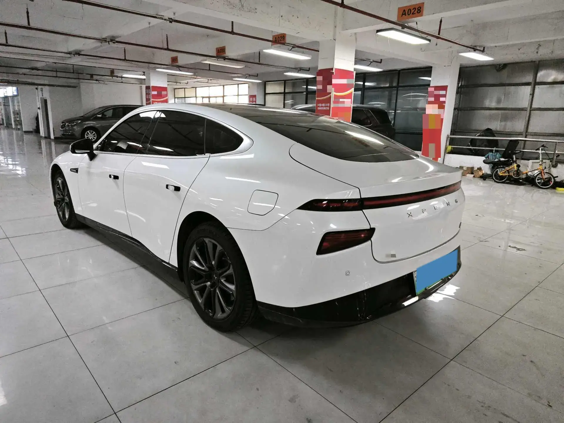 2022 XPENG P7 thumbnail 4