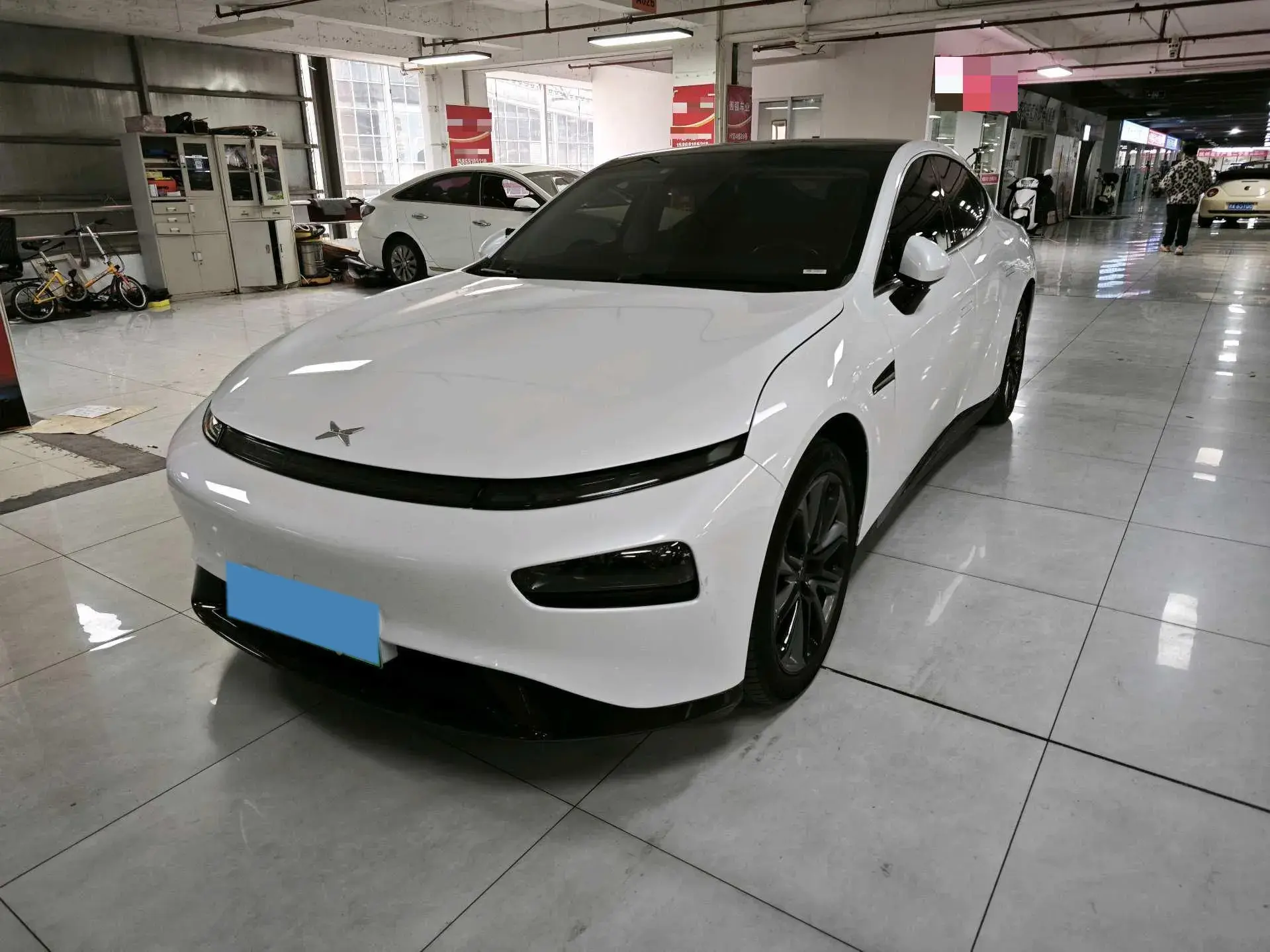 2022 XPENG P7 view 1