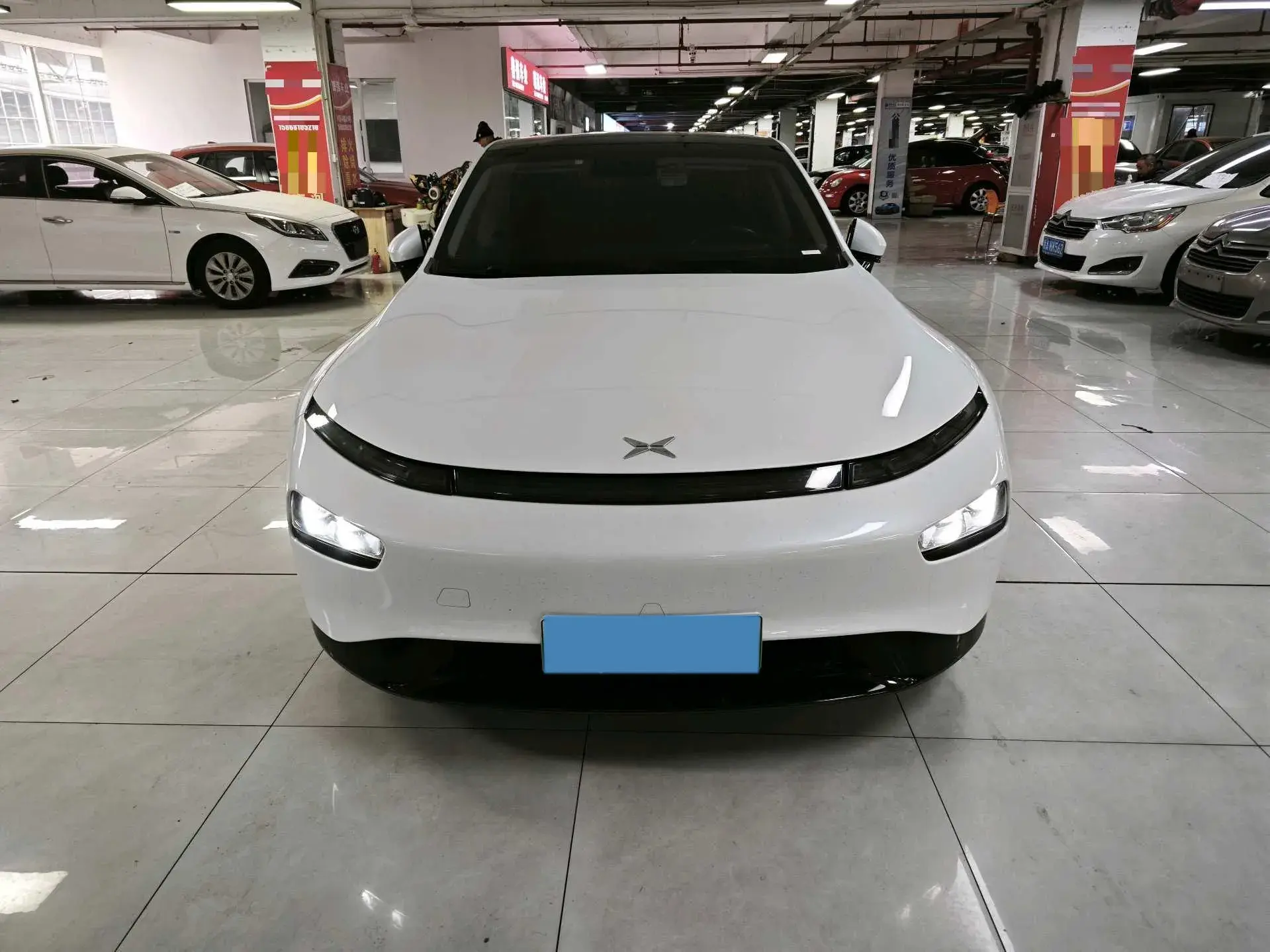 2022 XPENG P7 thumbnail 2