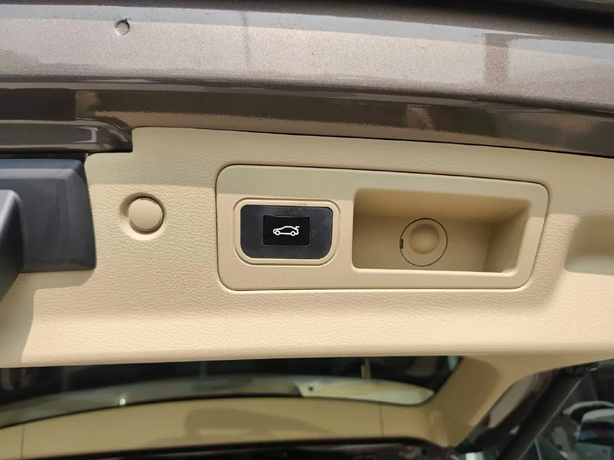 2023 Buick GL8 2.0T 237HP L4 9AT,autocango,china used car exporter,china ev exporter,chinese used car exporter,chinese used ev exporter