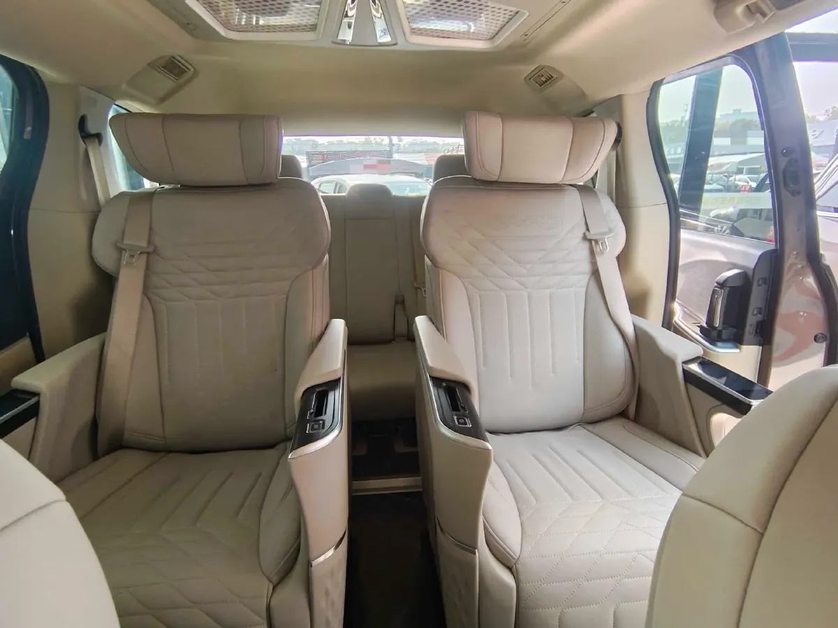 2023 Buick GL8 2.0T 237HP L4 9AT,autocango,china used car exporter,china ev exporter,chinese used car exporter,chinese used ev exporter