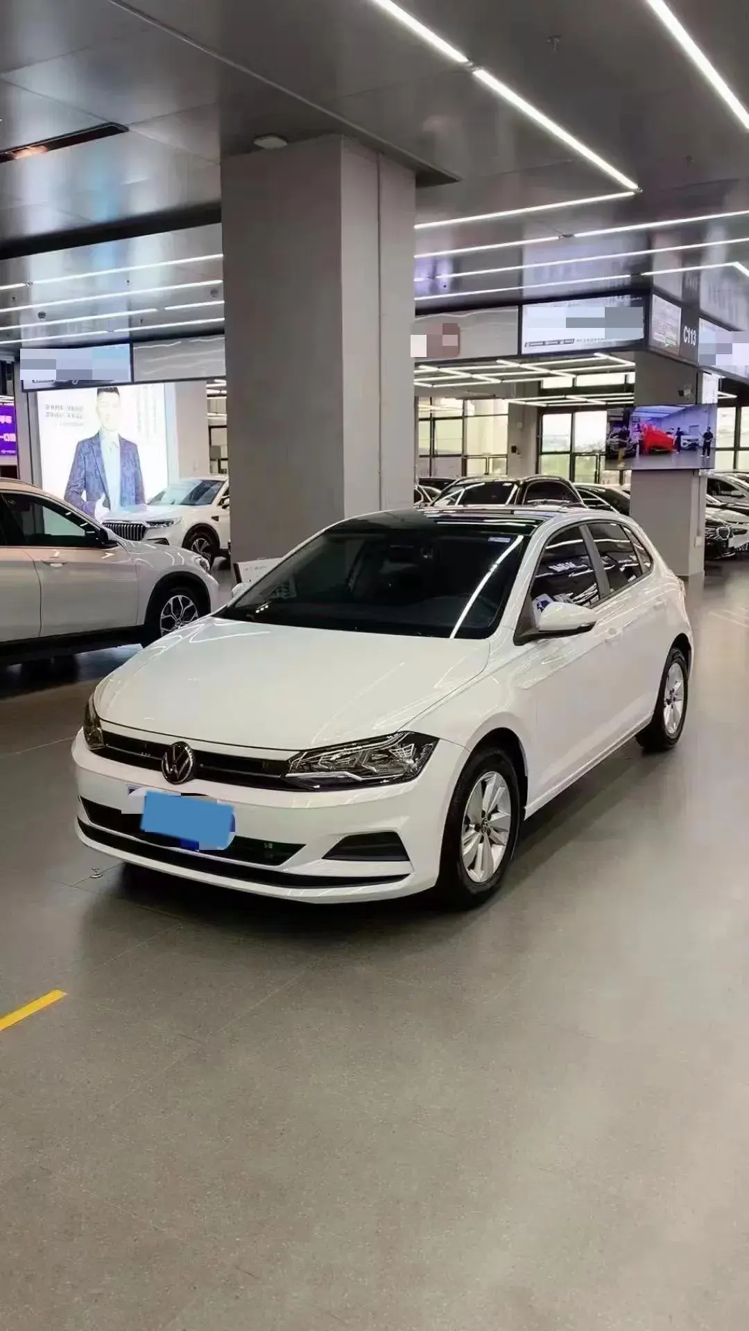 2023 VOLKSWAGEN POLO view 1