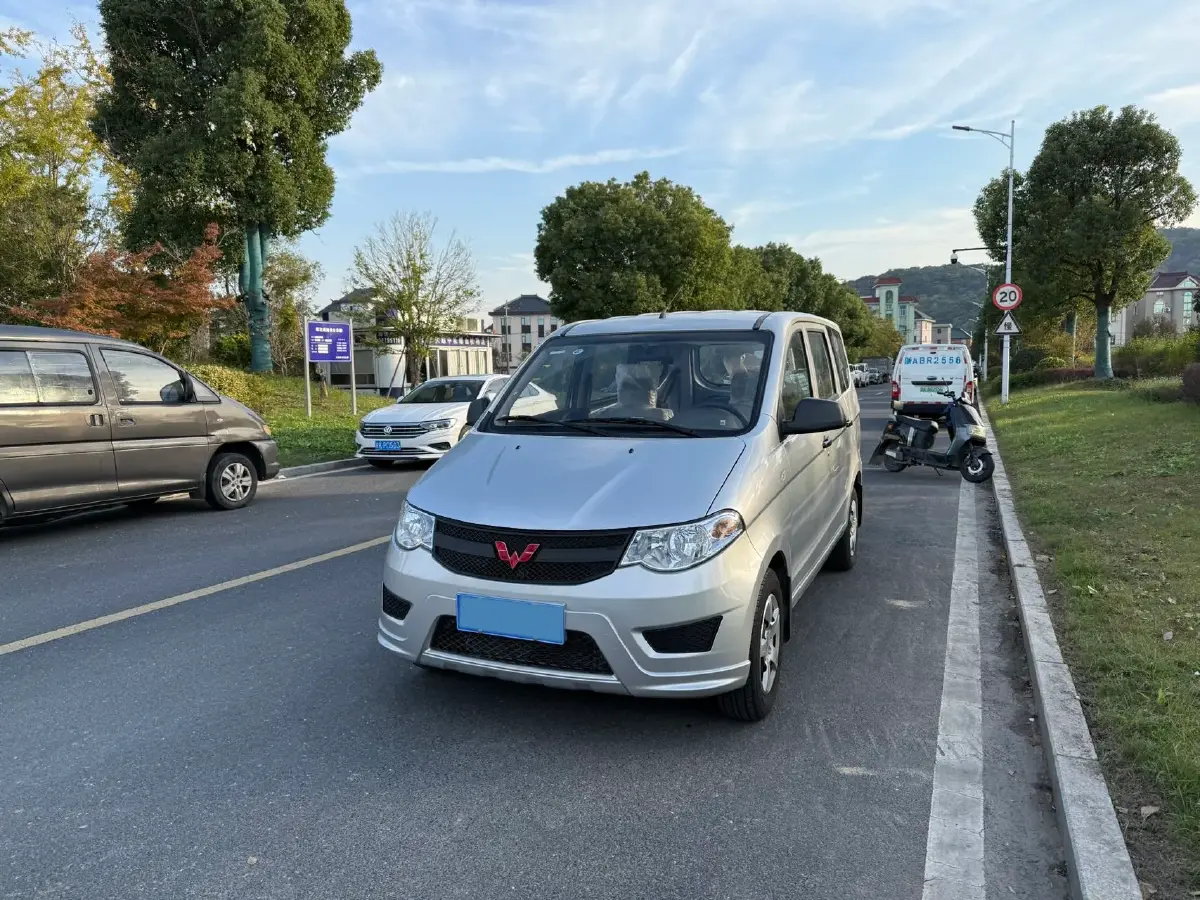 2021 WuLing HongGuang 1.5L 99HP L4 6MT