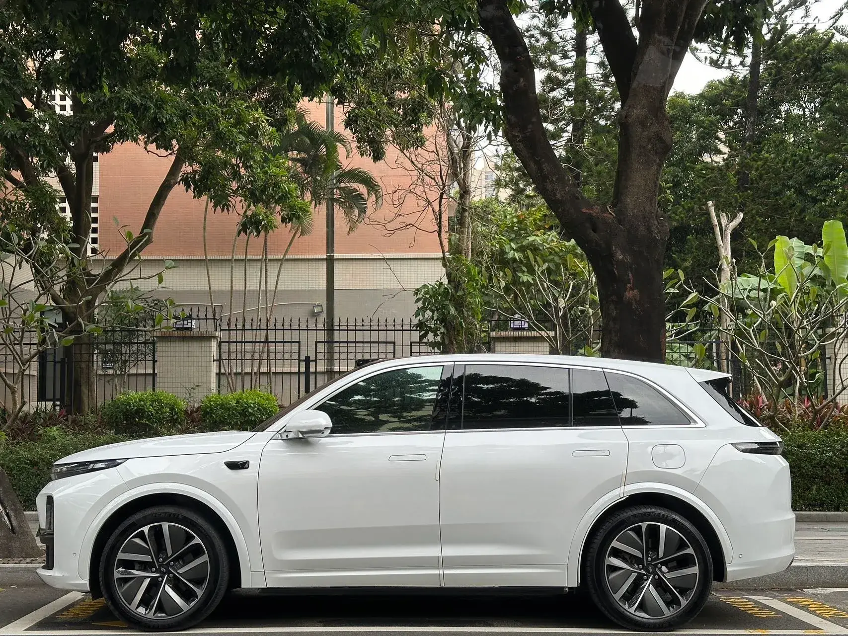 2023 LI L7 thumbnail 3