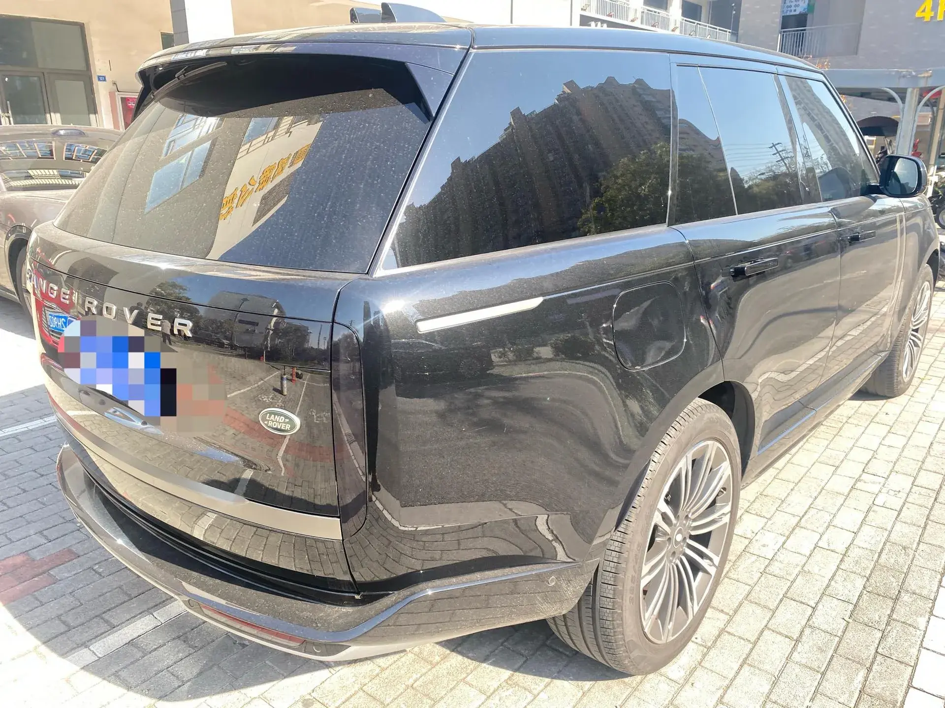 2023 LAND ROVER thumbnail 2