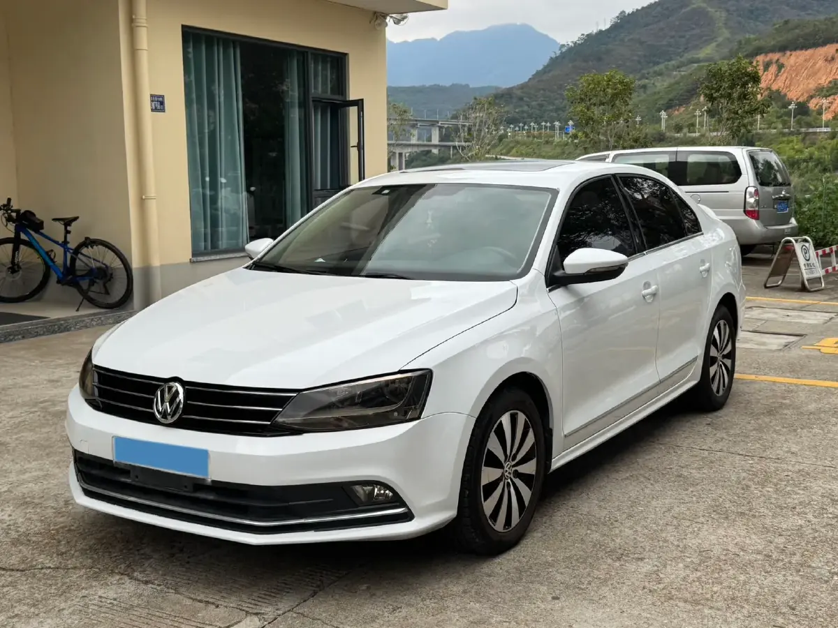 2018 Volkswagen Sagitar 1.2T 110HP L4 7DCT