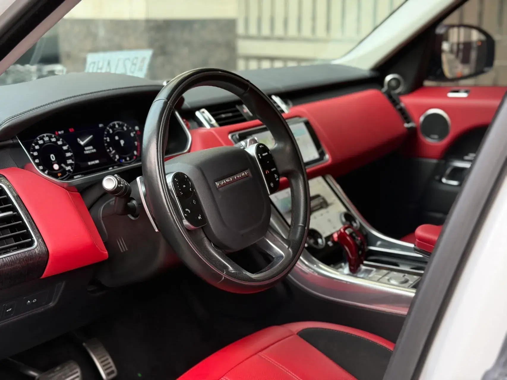 2022 LAND ROVER thumbnail 3